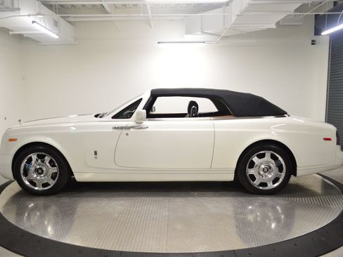 Used 2009 Rolls-Royce Phantom Drophead Coupe RWD image 2
