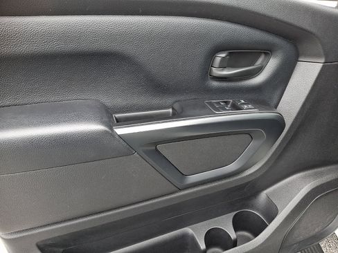 Used 2017 Nissan Titan S image 12