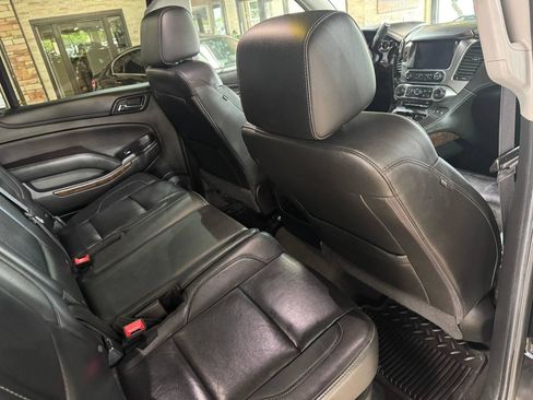 Used 2019 Chevrolet Suburban LT RWD image 11