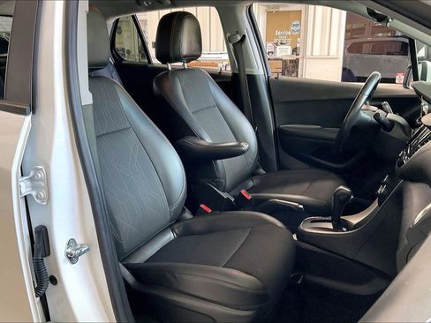 Used 2022 Chevrolet Trax LT w/ Driver Confidence Package AWD/4WD image 21