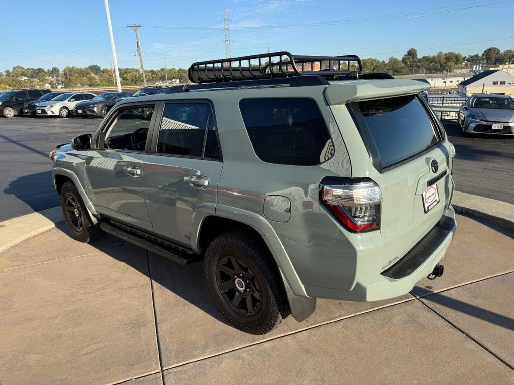 Used 2022 Toyota 4Runner Trail Special Edition AWD/4WD image 9