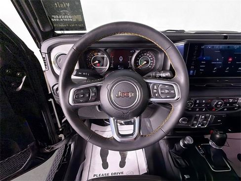 Used 2024 Jeep Wrangler Sahara image 11