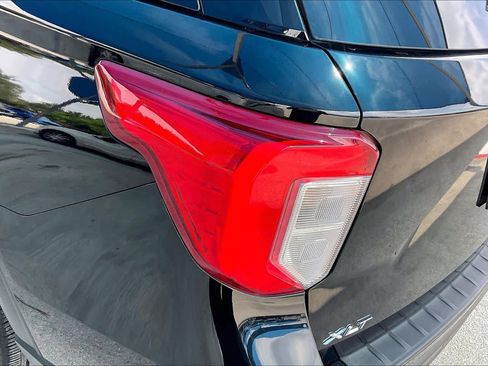 Used 2021 Ford Explorer XLT w/ Equipment Group 202A RWD image 29
