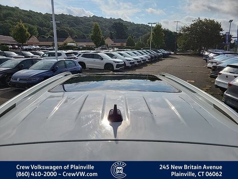 Certified 2024 Volkswagen Tiguan SE AWD/4WD image 30