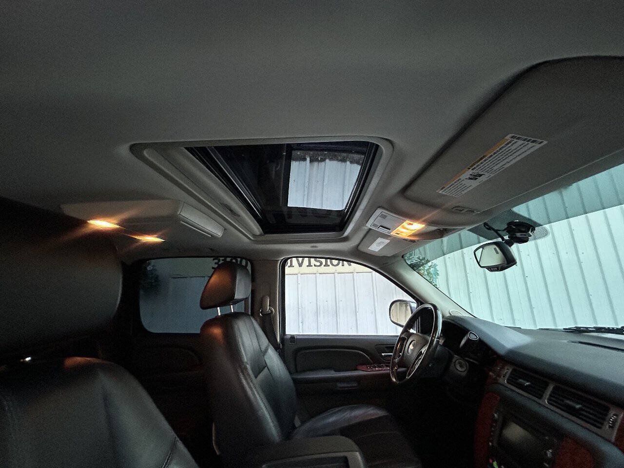 Used 2008 Chevrolet Avalanche LTZ w/ LTZ Preferred Equipment Group RWD image 34