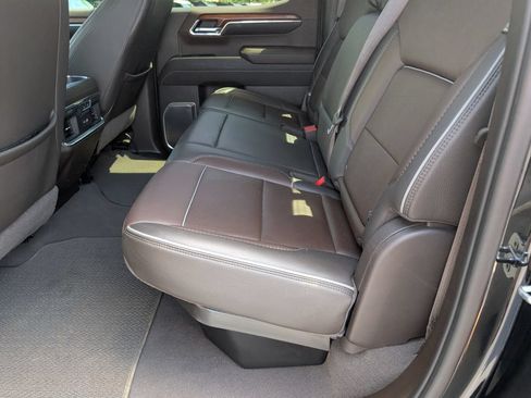 Used 2023 GMC Sierra 1500 Denali w/ Technology Package AWD/4WD image 9
