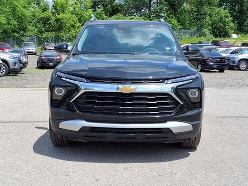 Used 2025 Chevrolet TrailBlazer LT image 2