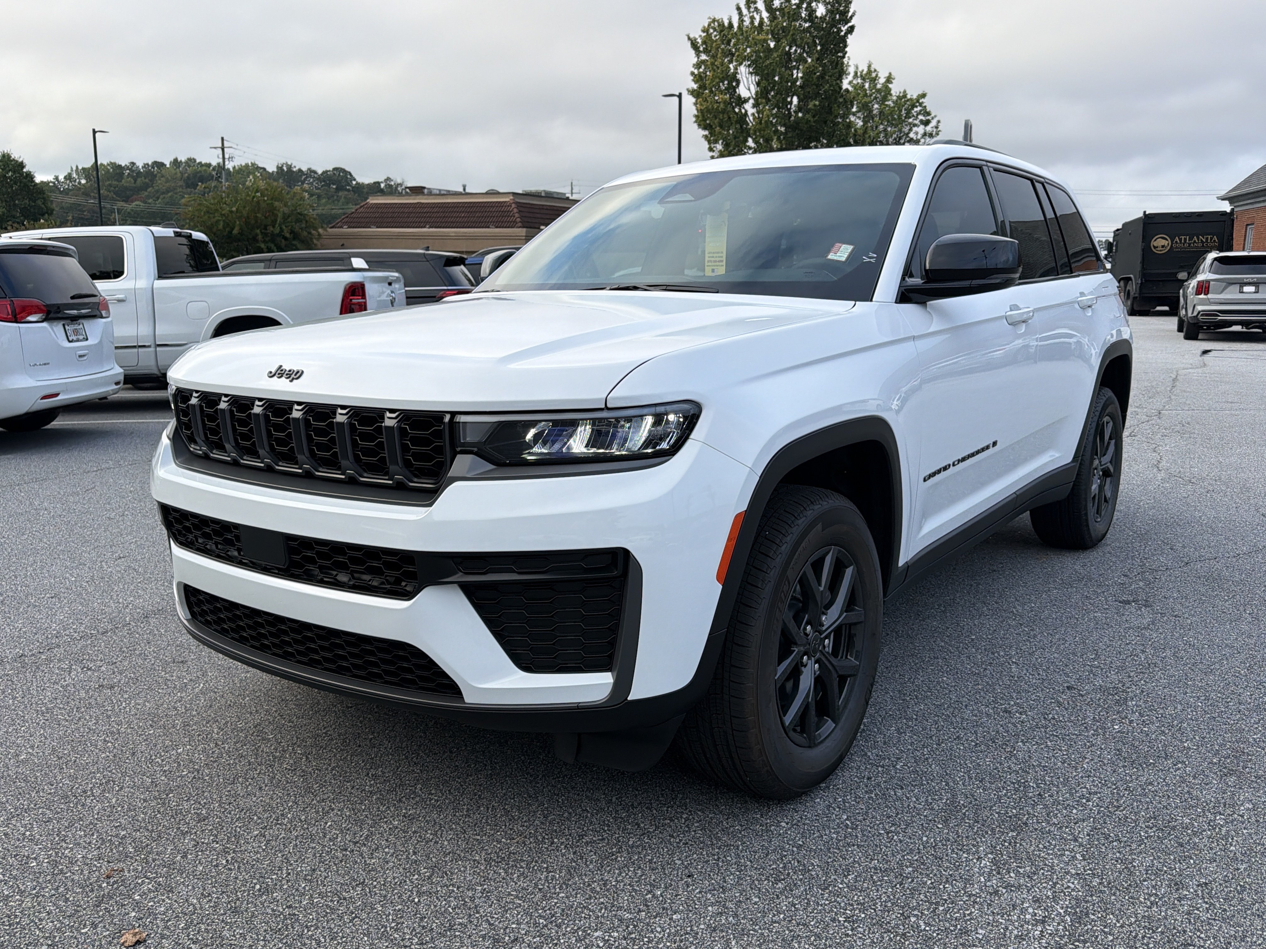 New 2027 Jeep Grand Cherokee Altitude AWD/4WD image 2