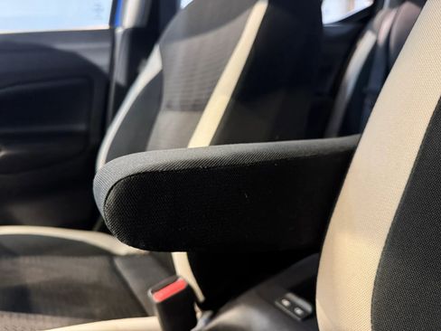 Used 2020 Nissan Versa SV FWD image 10