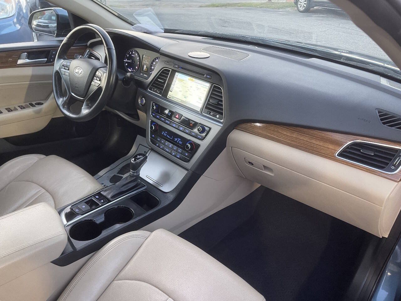 Used 2015 Hyundai Sonata Limited w/ Option Group 06 FWD image 31