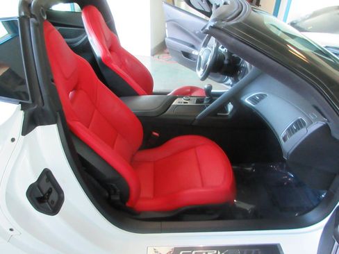 Used 2017 Chevrolet Corvette Stingray Coupe w/ Carbon Flash Badge Package image 23