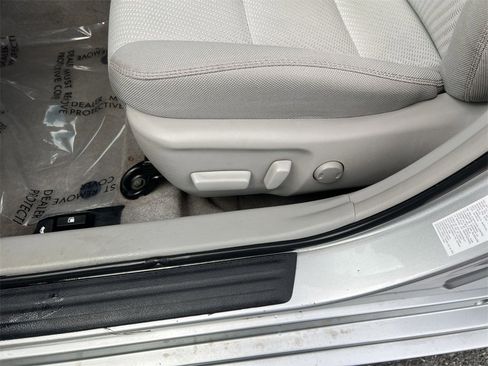 Used 2017 Toyota Camry LE image 14