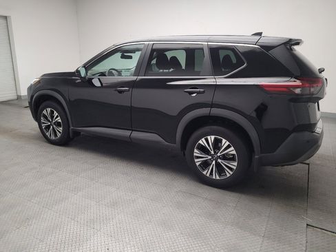 Used 2022 Nissan Rogue SV image 3