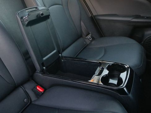 Used 2017 Toyota Prius Prime Advanced image 32