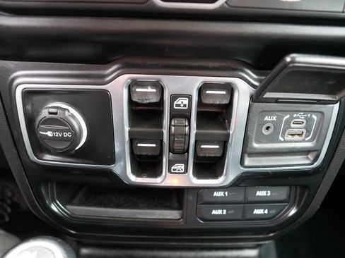 Used 2022 Jeep Wrangler Unlimited Sport image 31