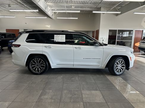 Used 2023 Jeep Grand Cherokee L Summit w/ Advanced Protech Group IV image 13