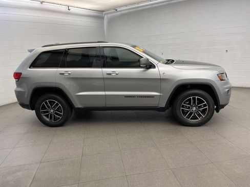 Used 2018 Jeep Grand Cherokee Trailhawk image 3