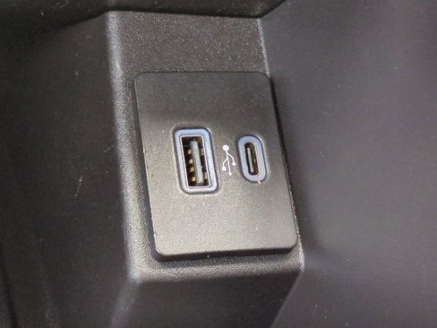 Certified 2023 Ford Edge SEL image 21