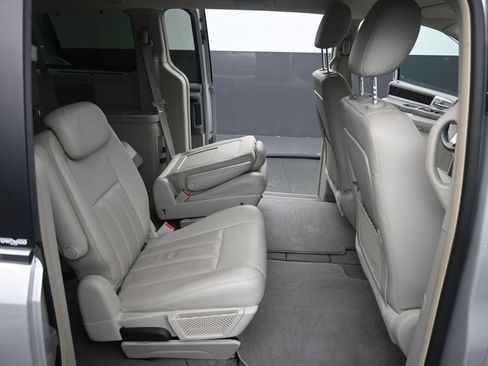 Used 2009 Dodge Grand Caravan SXT image 15