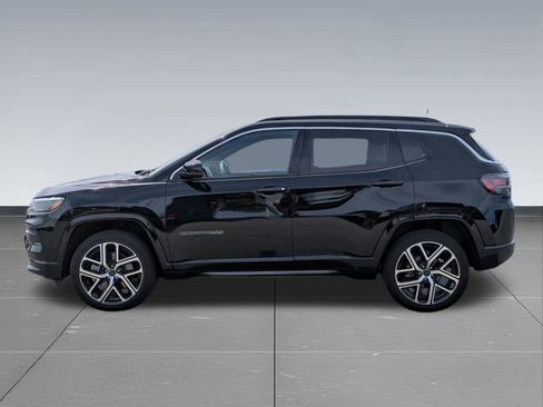 Used 2025 Jeep Compass Limited w/ Elite Group AWD/4WD image 2