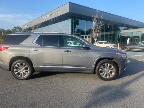 Used 2018 Chevrolet Traverse Premier w/ Driver Confidence II Package FWD image 4