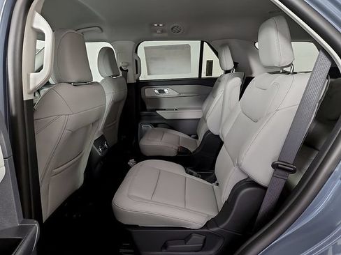 Used 2026 Ford Explorer Active w/ Active Comfort Package RWD image 9