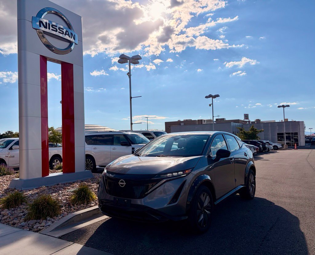Used 2024 Nissan Ariya AWD image 3