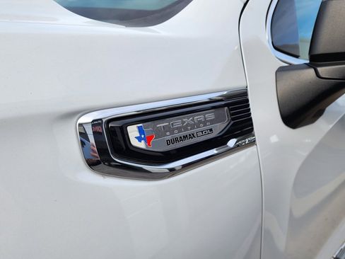 New 2026 GMC Sierra 1500 SLT image 11