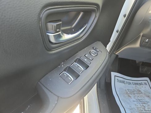 Used 2024 Honda HR-V EX-L image 10