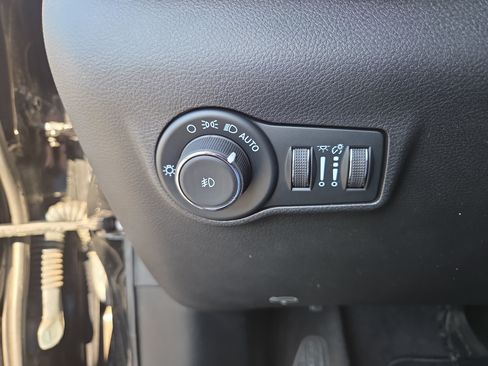 Certified 2022 Jeep Compass Latitude AWD/4WD image 30
