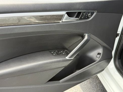 Used 2017 Volkswagen Passat 1.8T SE FWD image 10