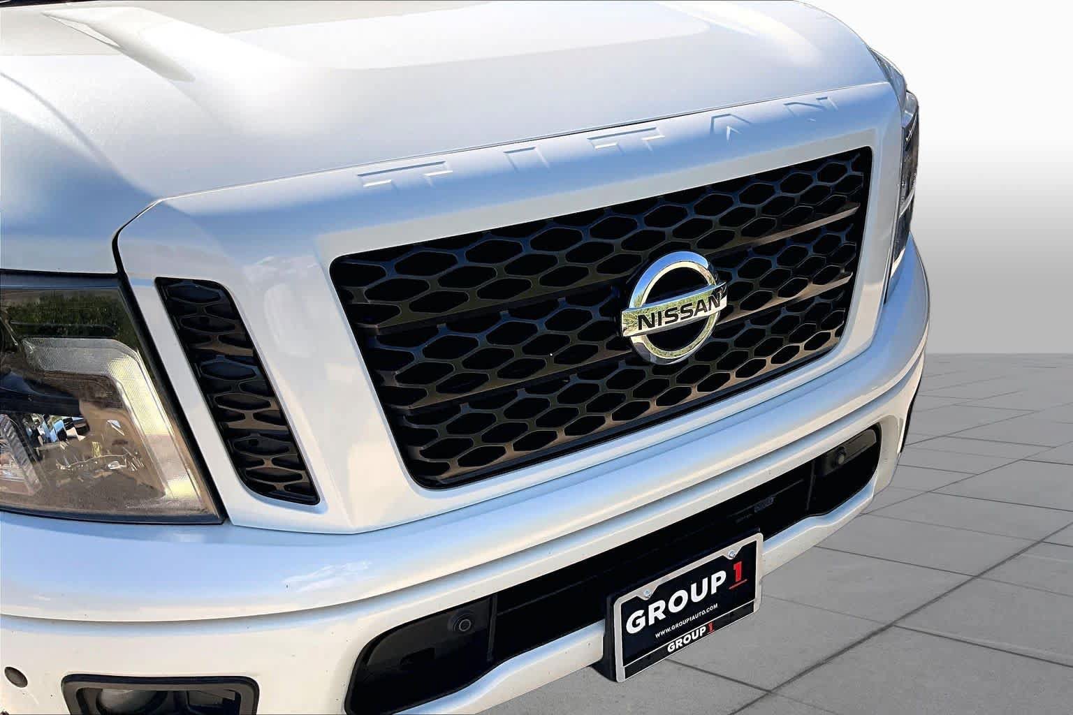 Used 2018 Nissan Titan SV w/ SV Convenience Package RWD image 30