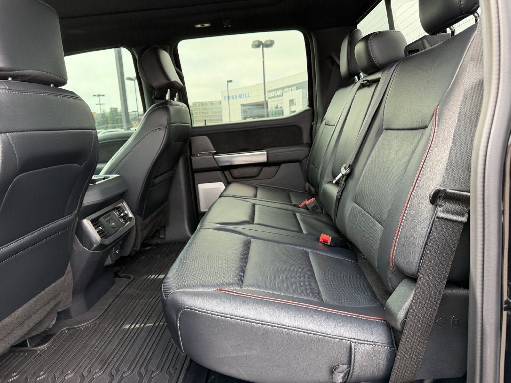 Used 2025 Ford F350 Platinum w/ FX4 Off-Road Package AWD/4WD image 33