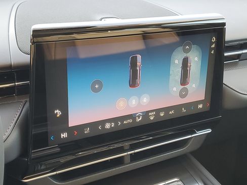 New 2026 Lincoln Nautilus Premier image 25