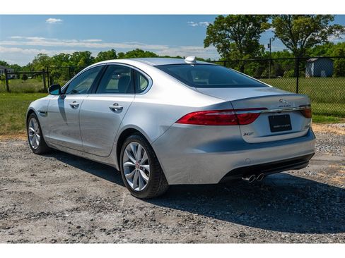 Used 2017 Jaguar XF Premium image 7