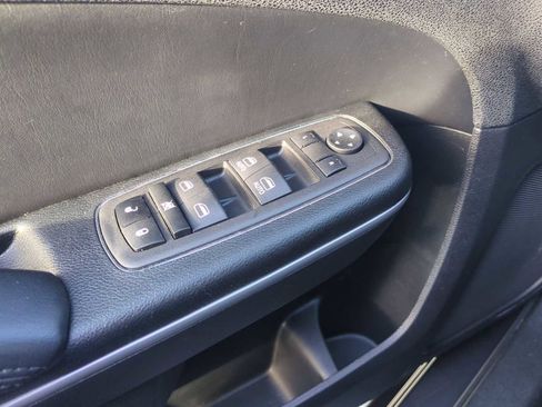 Used 2023 Chrysler 300 Touring w/ Sport Appearance Package image 22