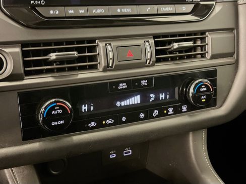 Used 2024 Nissan Pathfinder S AWD/4WD image 23