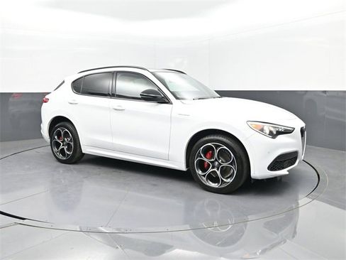 Used 2022 Alfa Romeo Stelvio Veloce image 57