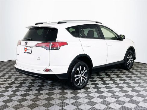 Used 2016 Toyota RAV4 LE AWD/4WD image 9