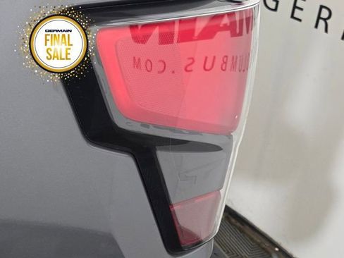 Used 2020 Nissan Titan SL w/ Moonroof Package image 13