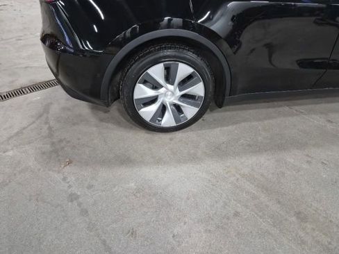 Used 2021 Tesla Model Y Long Range image 10