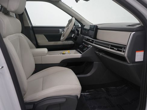 Used 2025 Hyundai Santa Fe SEL image 14