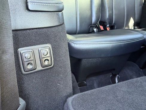 Used 2011 Mercedes-Benz GL 450 450 4MATIC image 25