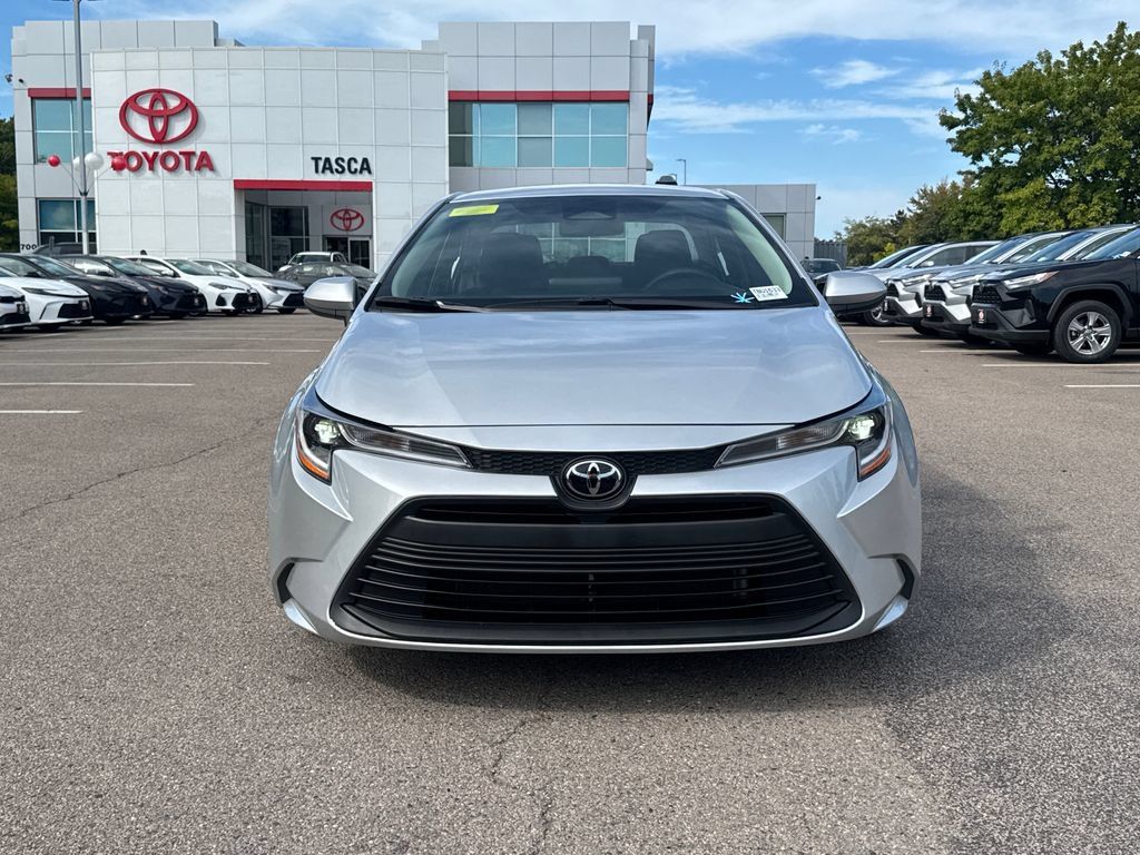 Used 2024 Toyota Corolla LE FWD image 2
