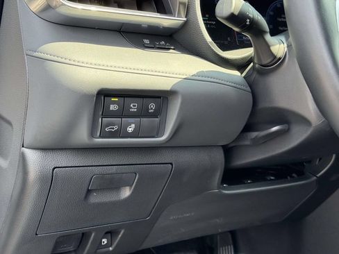 Used 2025 Toyota Highlander Limited AWD/4WD image 9