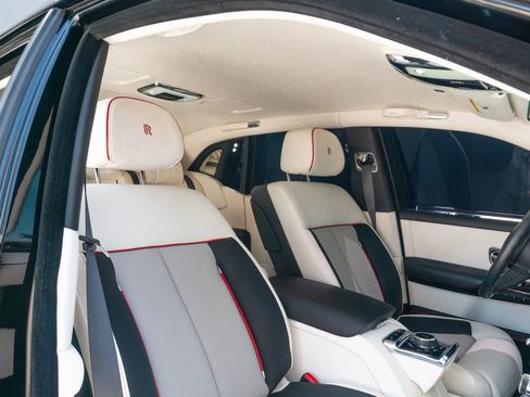 Used 2024 Rolls-Royce Phantom Sedan w/ The Phantom Package RWD image 12
