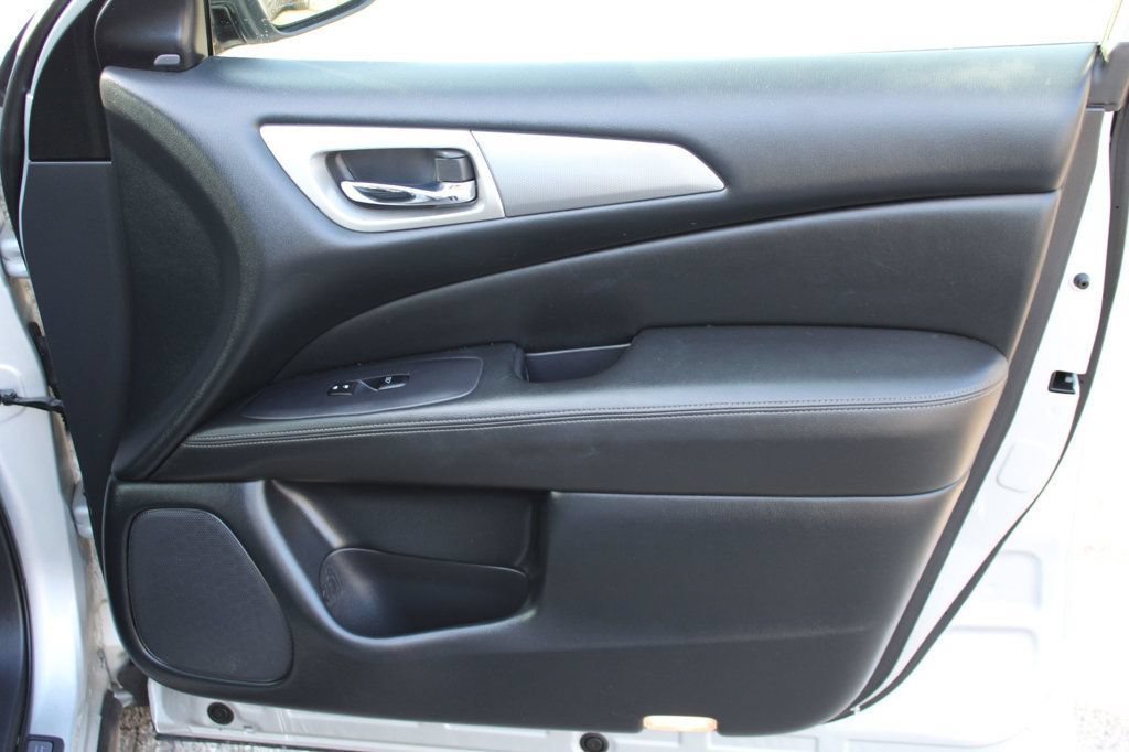 Used 2020 Nissan Pathfinder SL FWD image 20