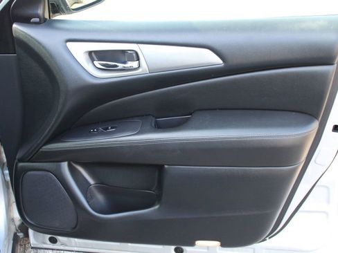 Used 2020 Nissan Pathfinder SL image 20