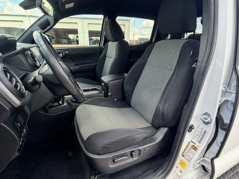 Used 2022 Toyota Tacoma TRD Sport w/ Technology Package RWD image 27