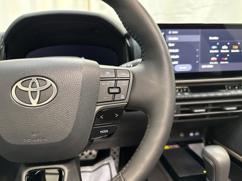 Used 2025 Toyota Camry XSE image 18
